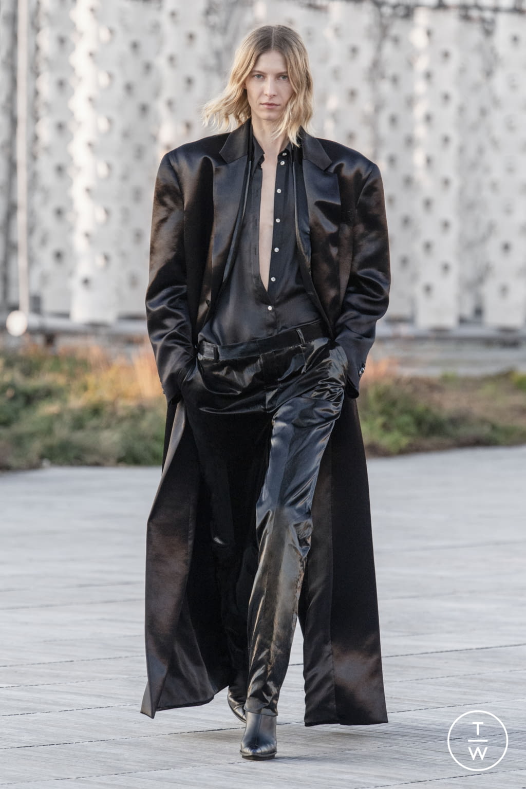 Fashion Week Paris Spring/Summer 2022 look 26 from the Azzaro collection couture