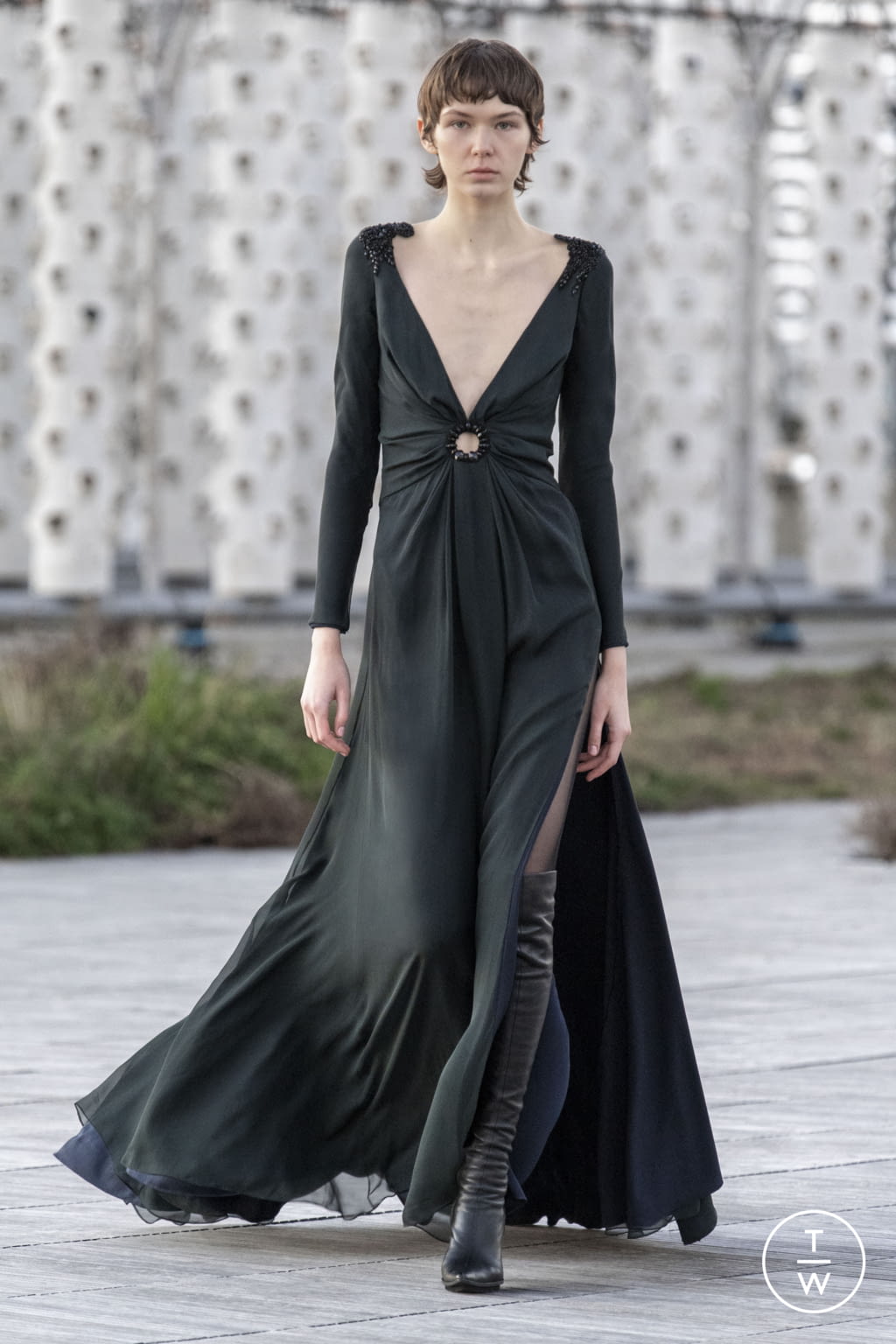 Fashion Week Paris Spring/Summer 2022 look 32 from the Azzaro collection 高级定制
