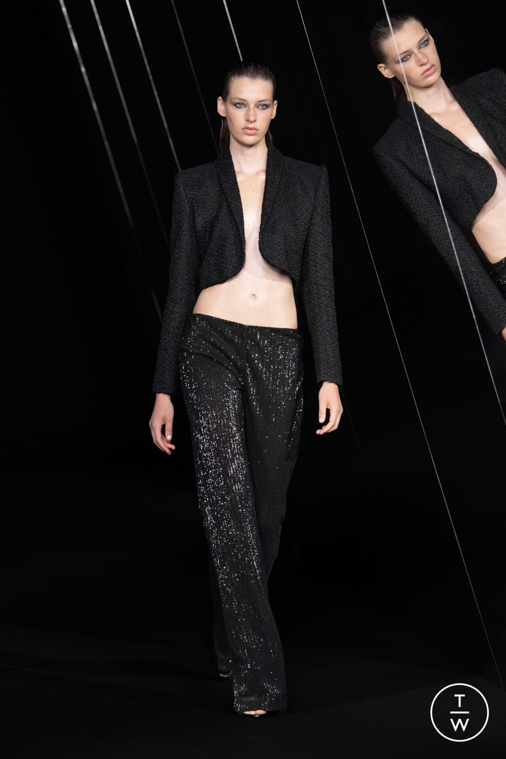 Fashion Week Paris Fall/Winter 2021 look 3 from the Azzaro collection couture