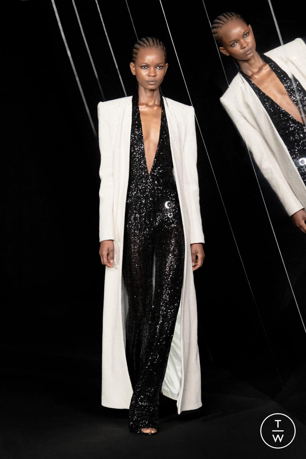 Fashion Week Paris Fall/Winter 2021 look 4 from the Azzaro collection couture