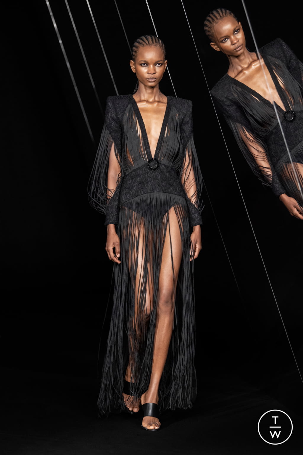 Fashion Week Paris Fall/Winter 2021 look 23 from the Azzaro collection couture