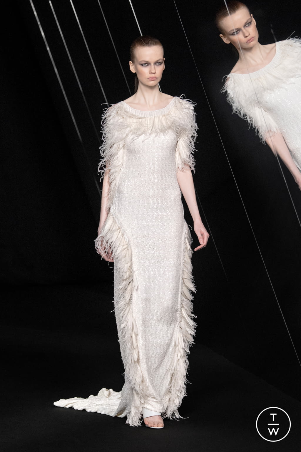 Fashion Week Paris Fall/Winter 2021 look 33 from the Azzaro collection couture