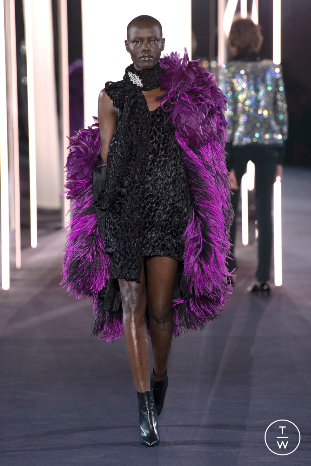 Fashion Week Paris Spring/Summer 2018 look 19 from the Azzaro collection couture