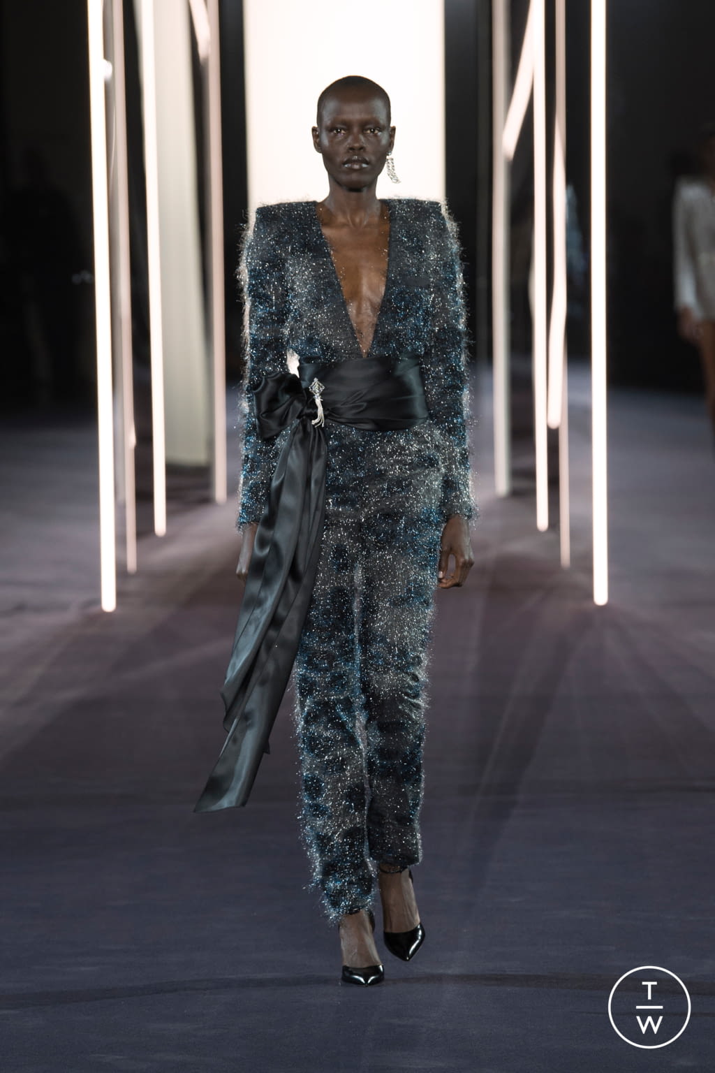 Fashion Week Paris Spring/Summer 2018 look 32 from the Azzaro collection couture