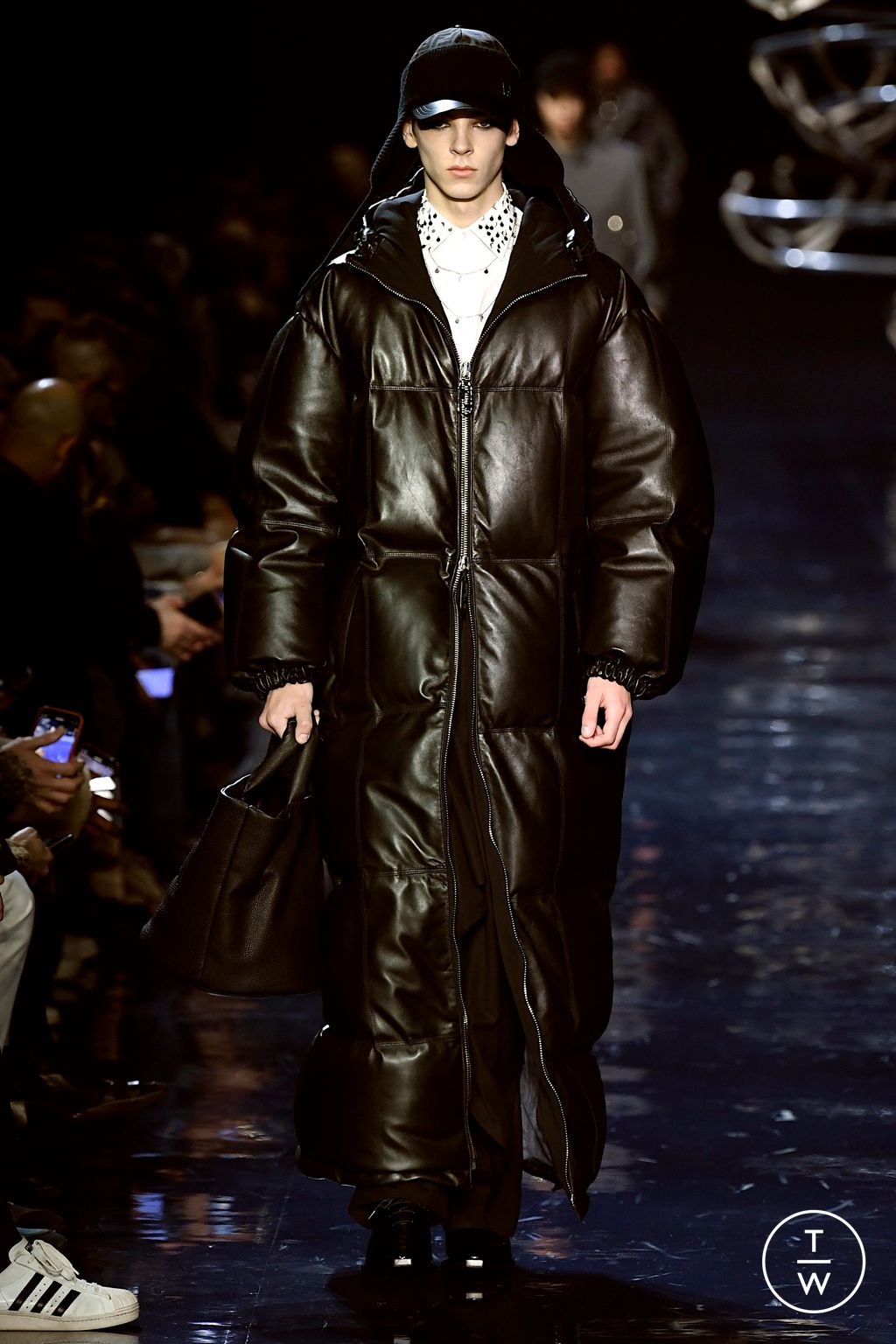 Fashion Week Milan Fall/Winter 2023 look 46 from the Fendi collection 男装