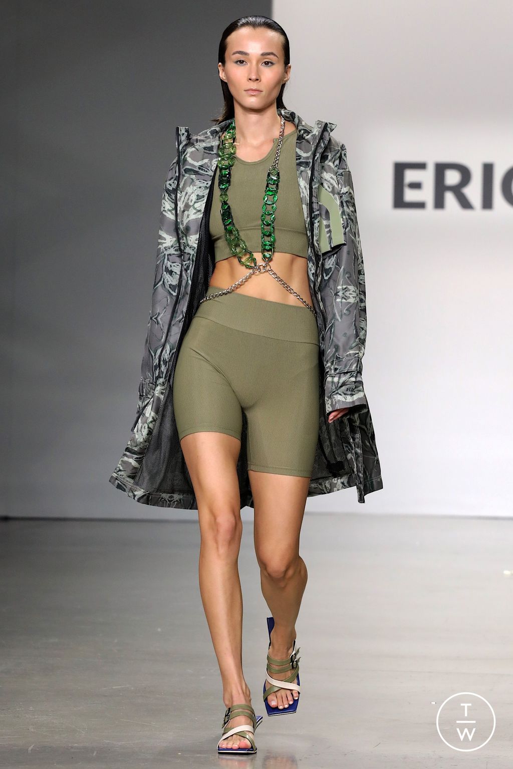 Fashion Week New York Spring/Summer 2023 look 32 from the Erigo collection 女装