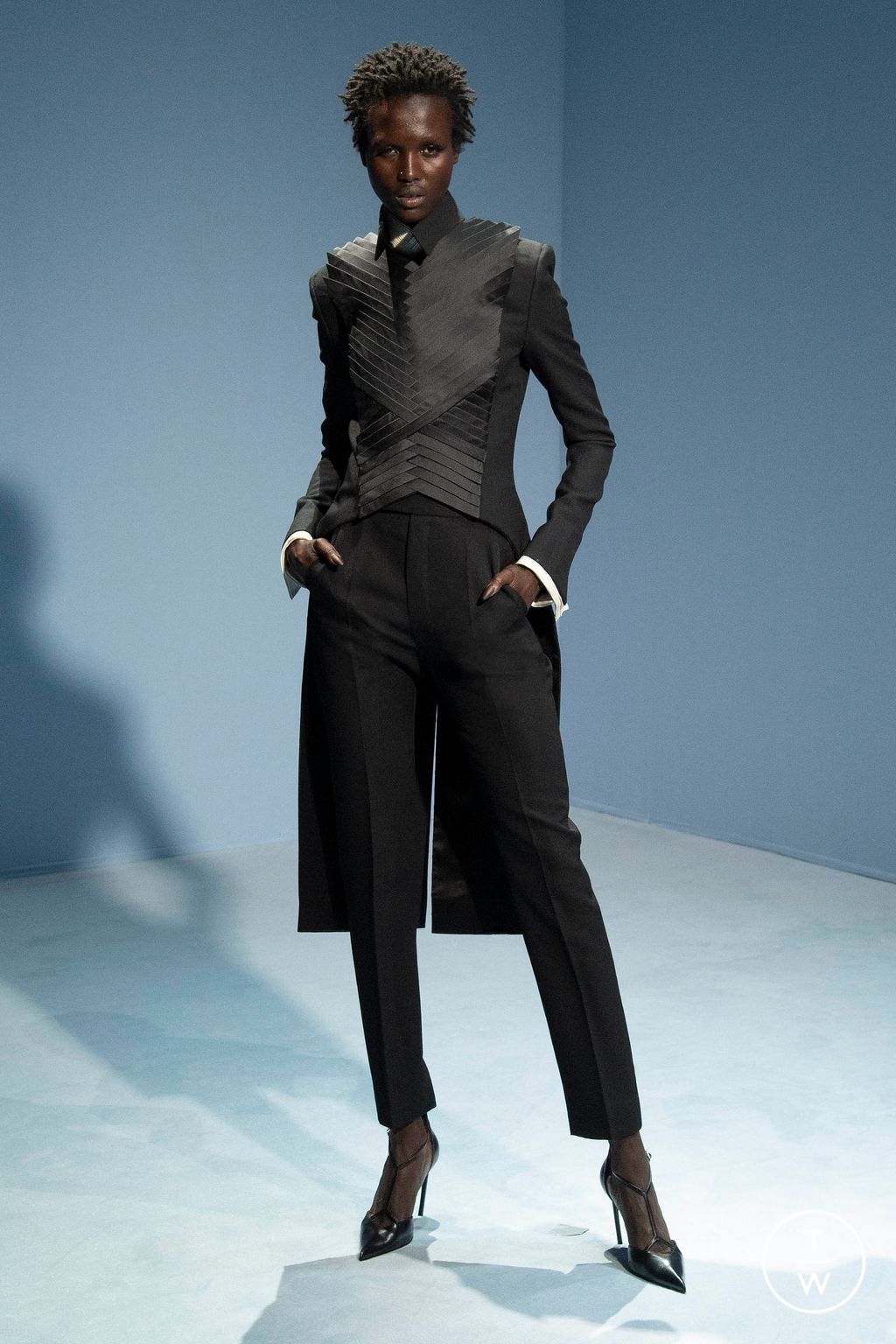 Fashion Week Paris Spring/Summer 2023 look 1 de la collection Jean Paul Gaultier couture
