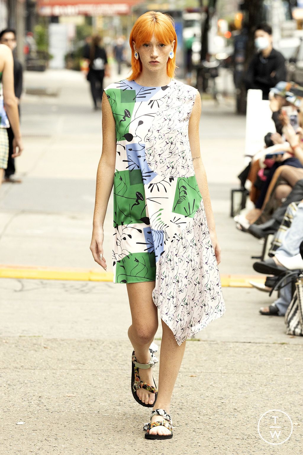 Fashion Week New York Spring/Summer 2023 look 19 from the SNOW XUE GAO collection womenswear