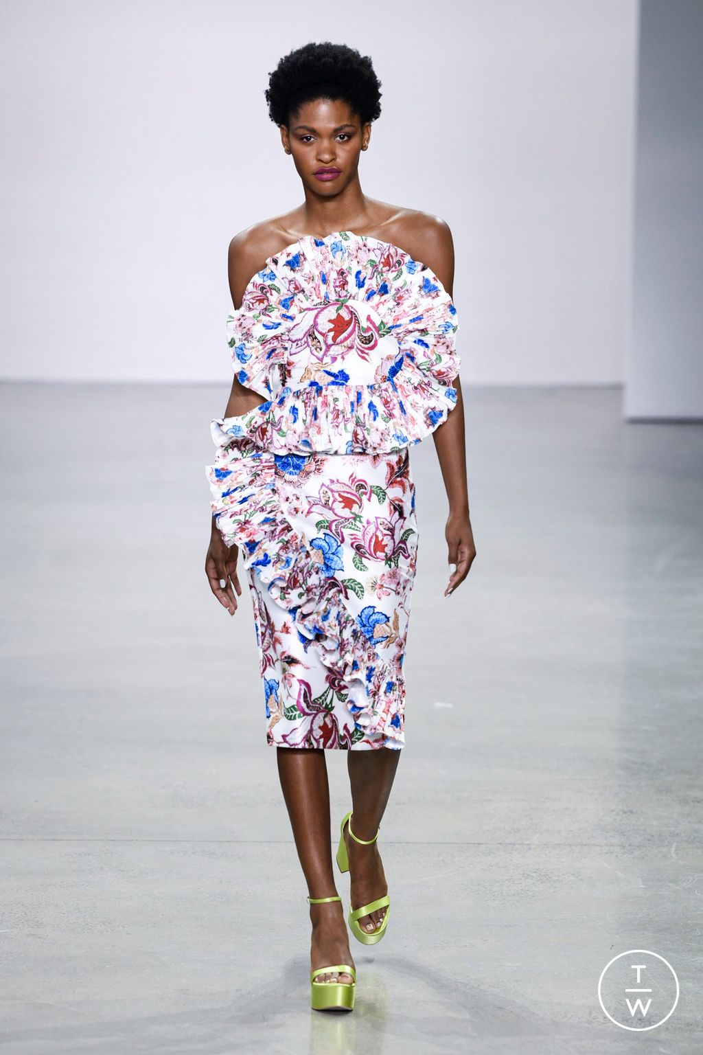 Fashion Week New York Spring/Summer 2023 look 4 de la collection Badgley Mischka womenswear