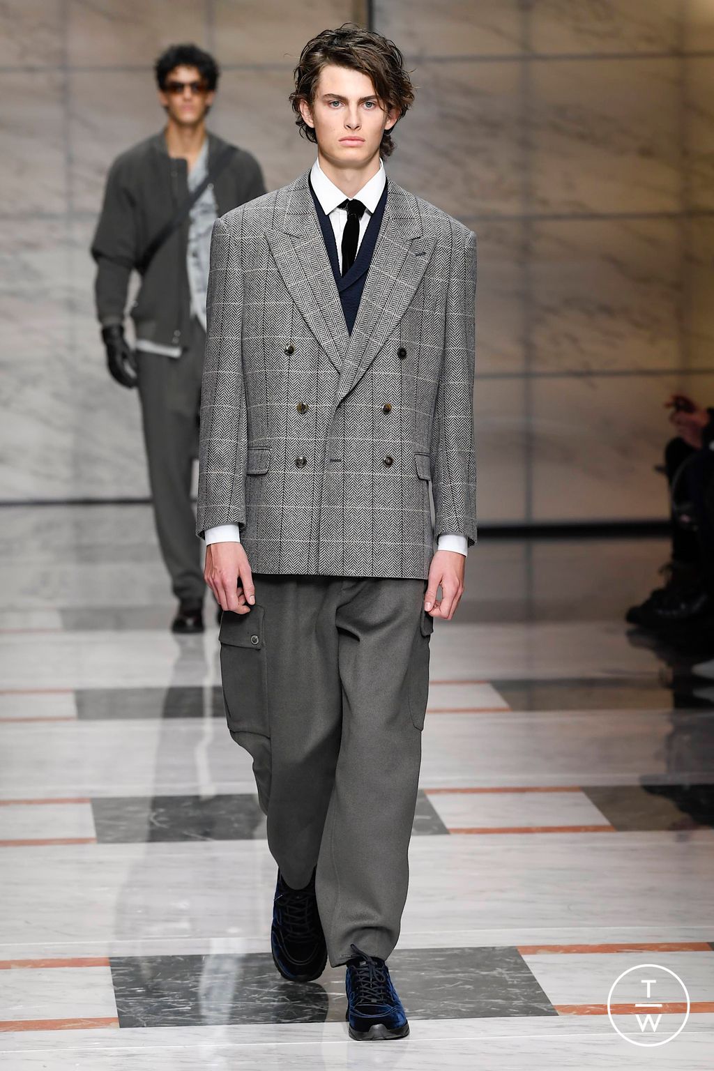 Fashion Week Milan Fall/Winter 2023 look 30 de la collection Giorgio Armani menswear