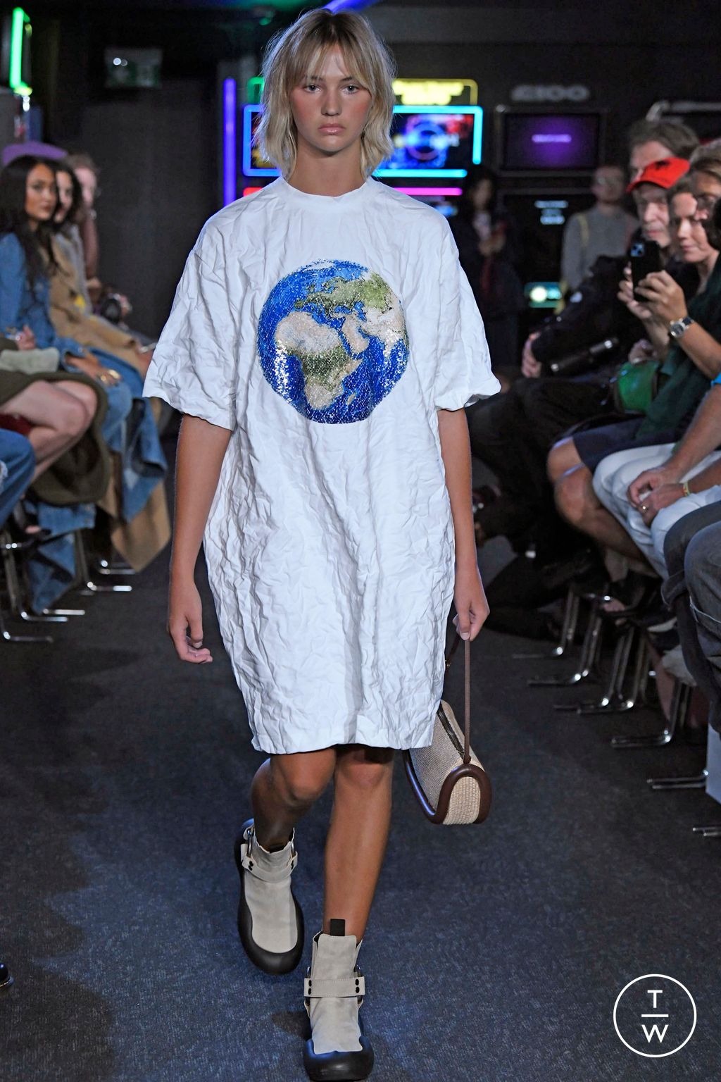 Fashion Week London Spring/Summer 2023 look 14 from the JW Anderson collection womenswear