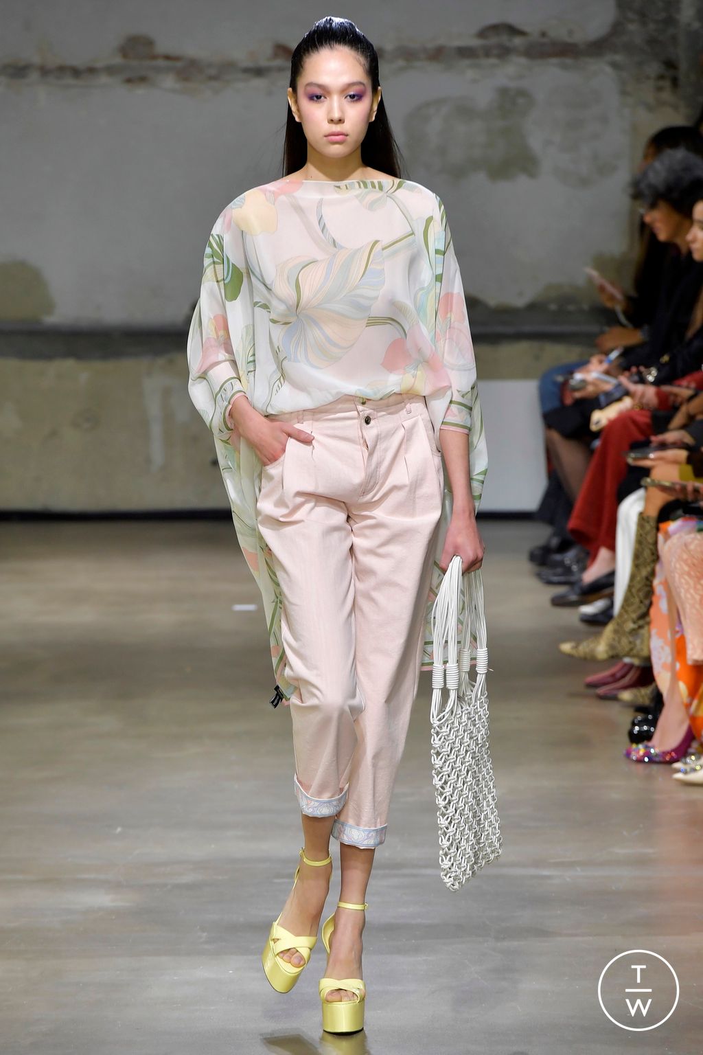 Fashion Week Paris Spring/Summer 2023 look 18 from the Leonard Paris collection 女装