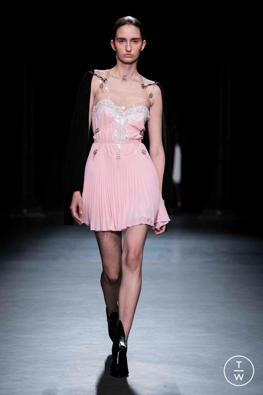 Fashion Week London Spring/Summer 2023 look 22 de la collection Christopher Kane womenswear