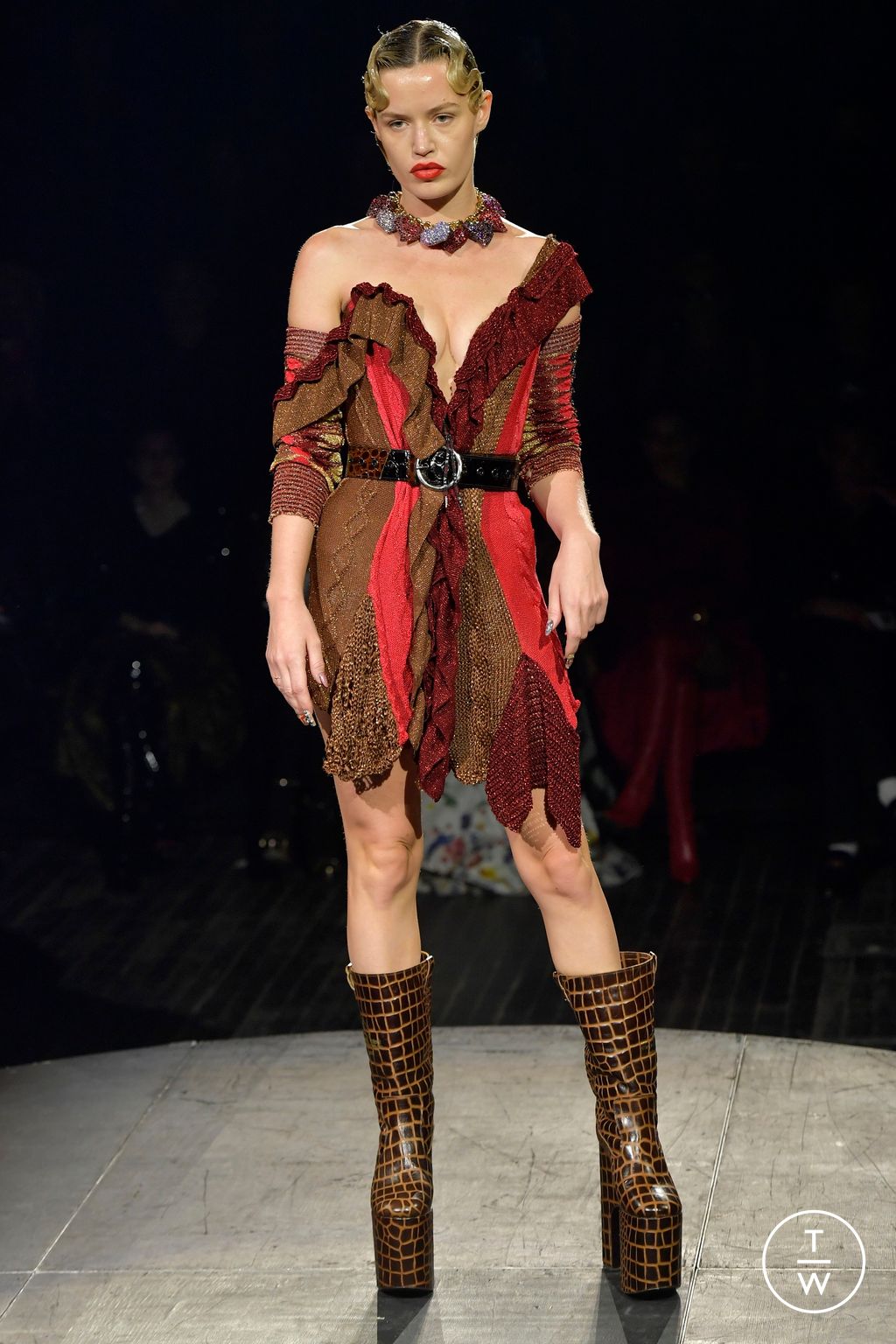 Fashion Week Paris Spring/Summer 2023 look 19 from the Andreas Kronthaler for Vivienne Westwood collection womenswear