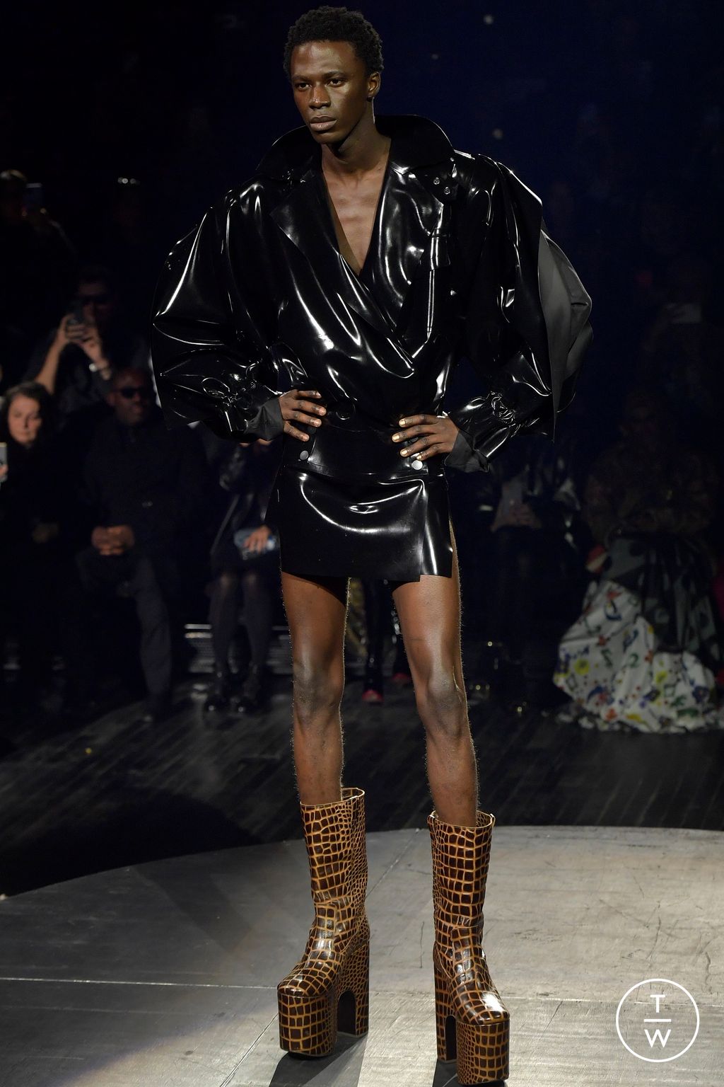 Fashion Week Paris Spring/Summer 2023 look 5 de la collection Andreas Kronthaler for Vivienne Westwood womenswear