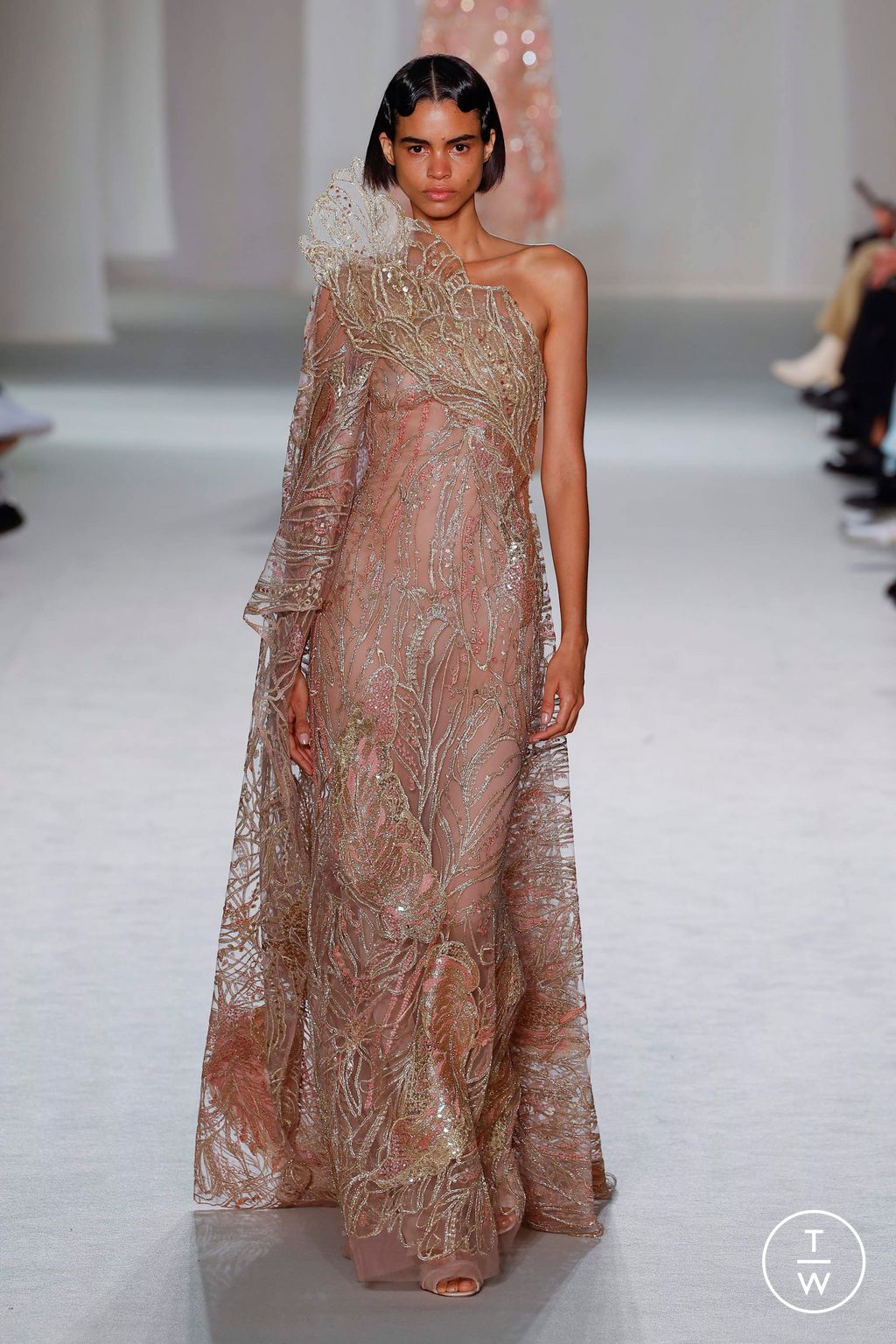 Fashion Week Paris Spring/Summer 2023 look 21 from the Elie Saab collection couture