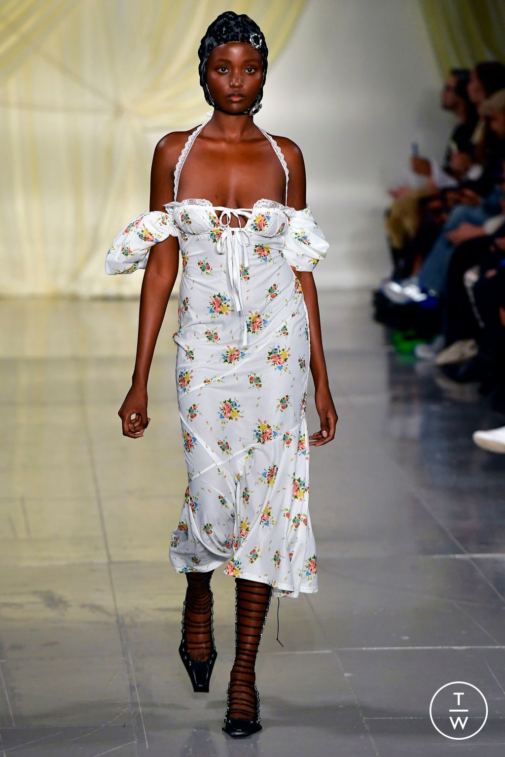 Fashion Week London Spring/Summer 2023 look 19 from the Yuhan Wang collection womenswear