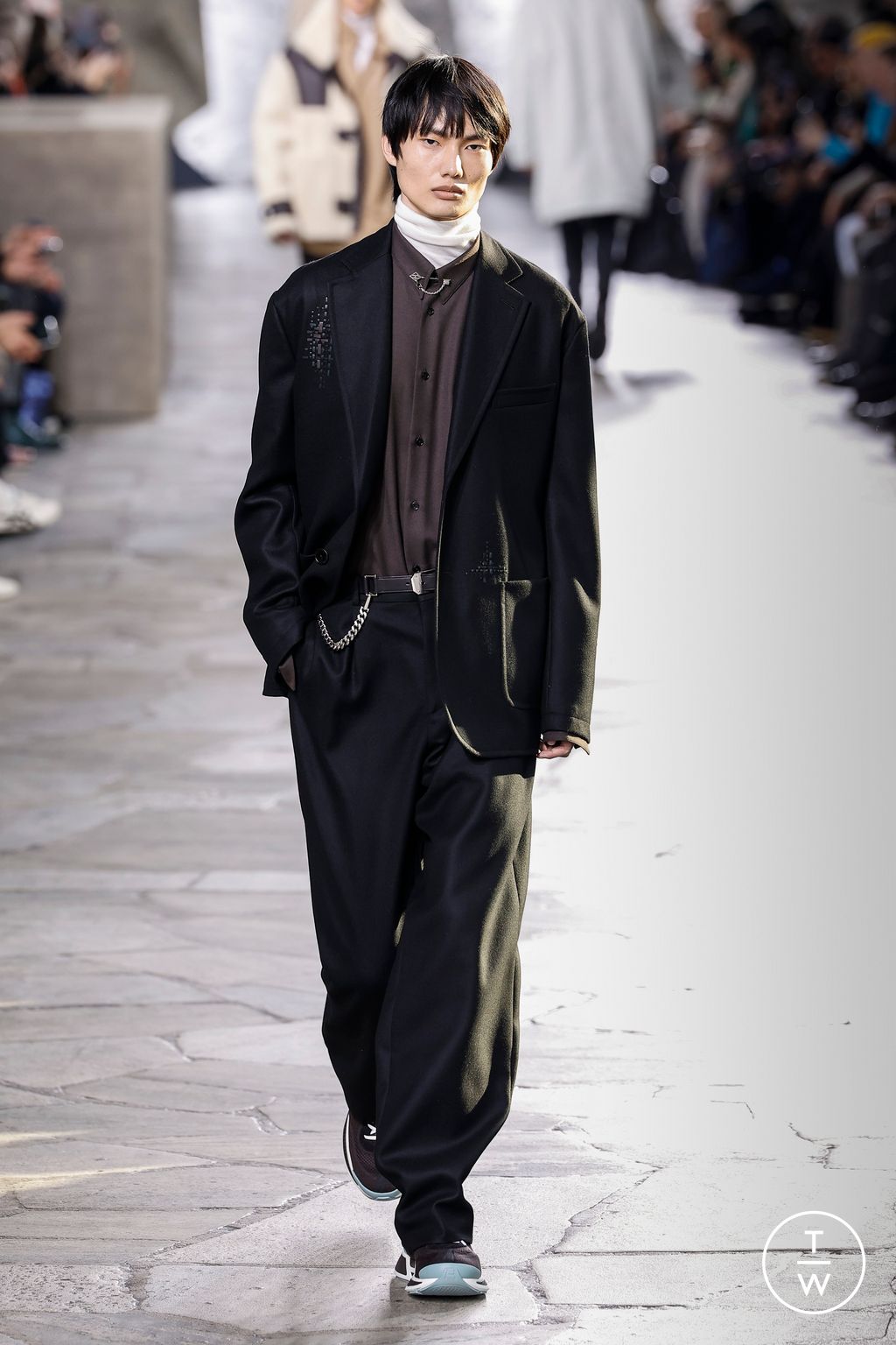 Fashion Week Paris Fall/Winter 2023 look 36 from the Hermès collection menswear