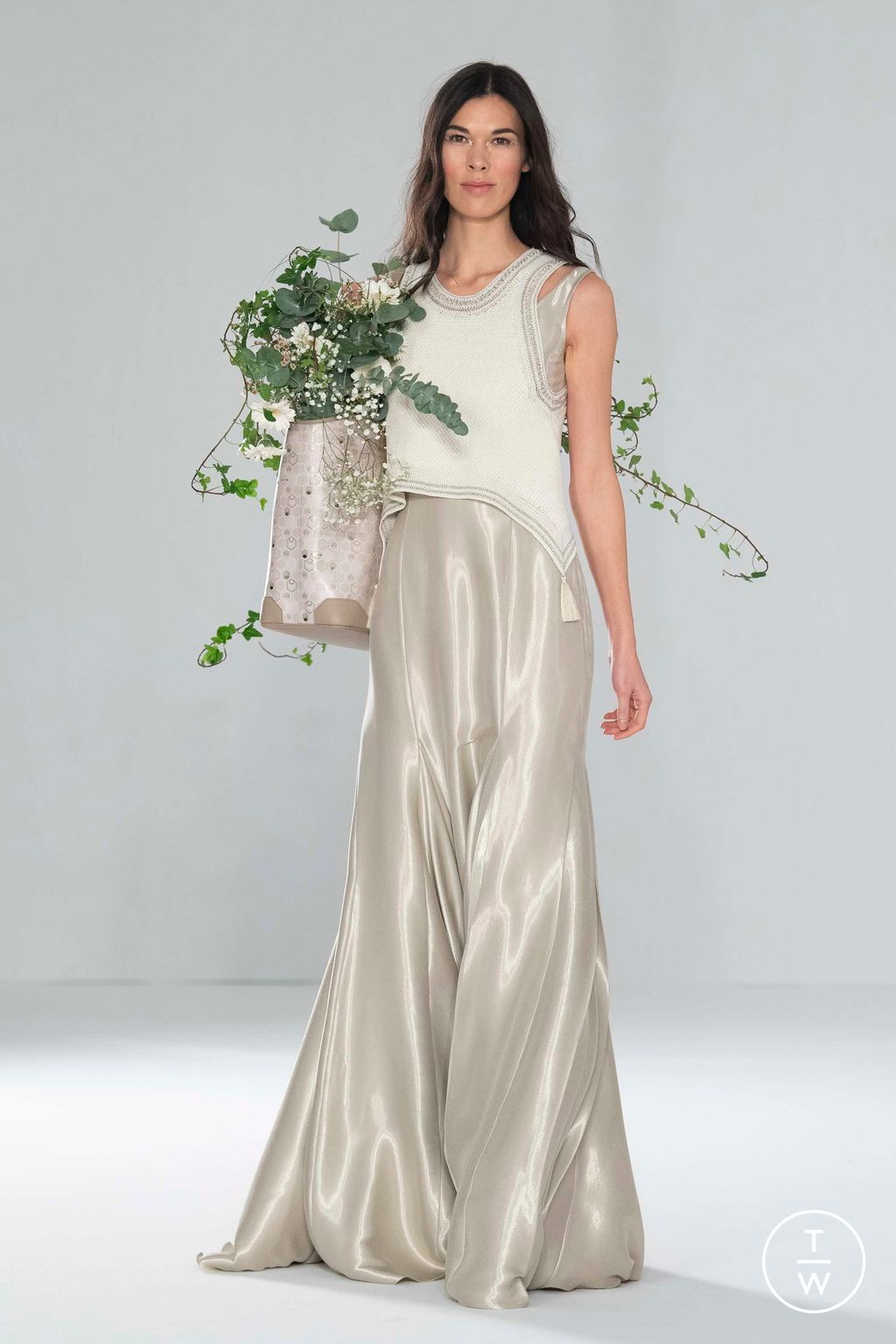 Fashion Week Paris Spring/Summer 2023 look 19 from the Julien Fournié collection couture