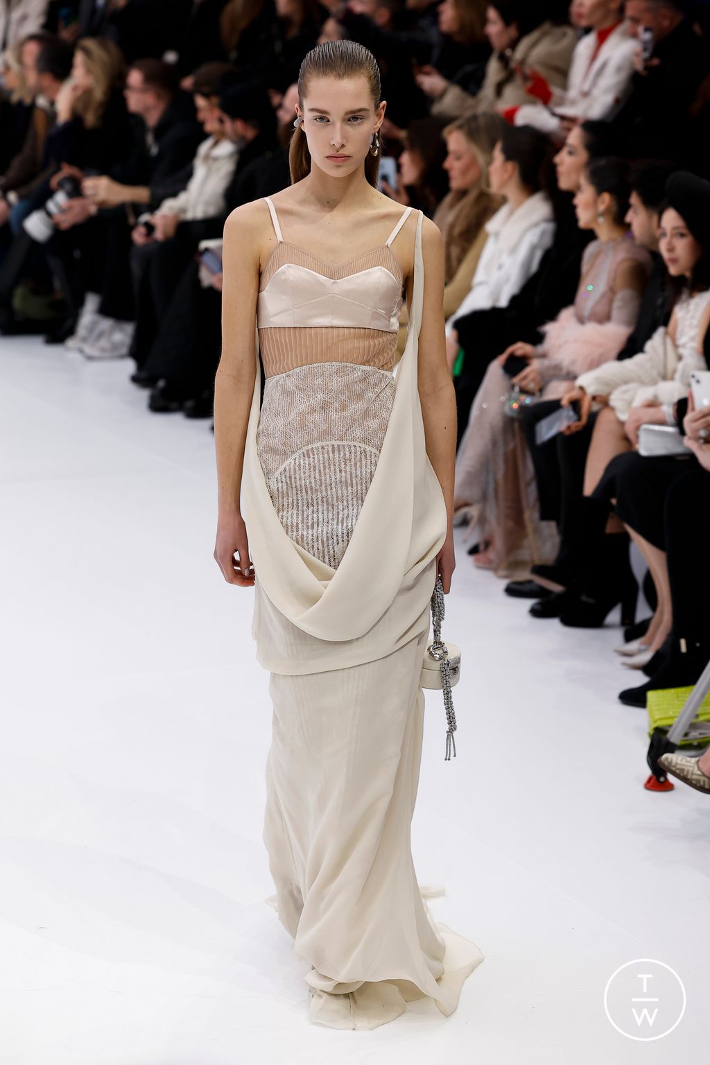 Fashion Week Paris Spring/Summer 2023 look 22 de la collection Fendi couture