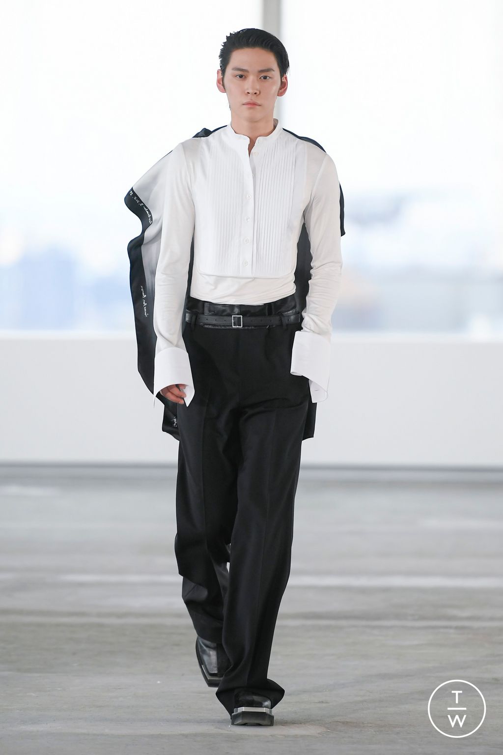 Fashion Week New York Spring/Summer 2023 look 17 de la collection Peter Do womenswear