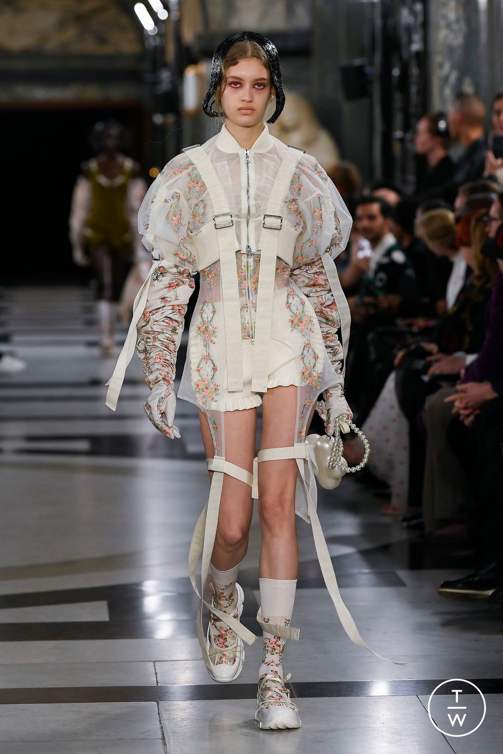 Fashion Week London Spring/Summer 2023 look 4 from the Simone Rocha collection womenswear
