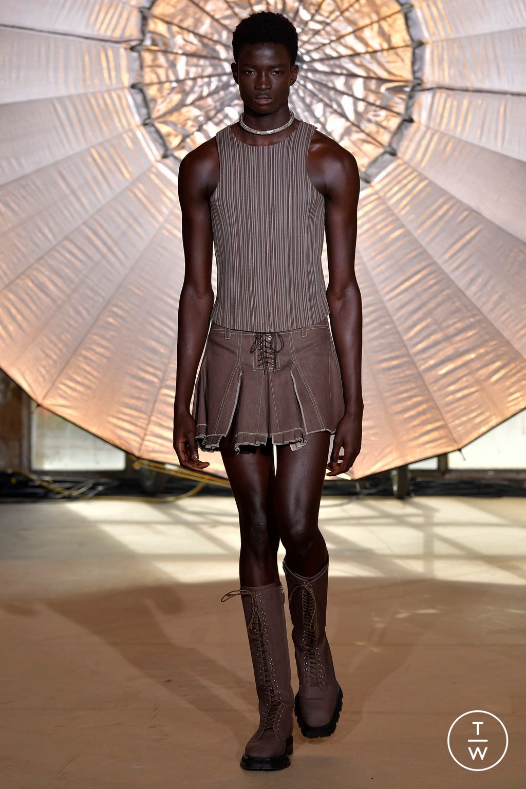Fashion Week Paris Spring/Summer 2023 look 13 from the Ludovic de Saint Sernin collection 女装