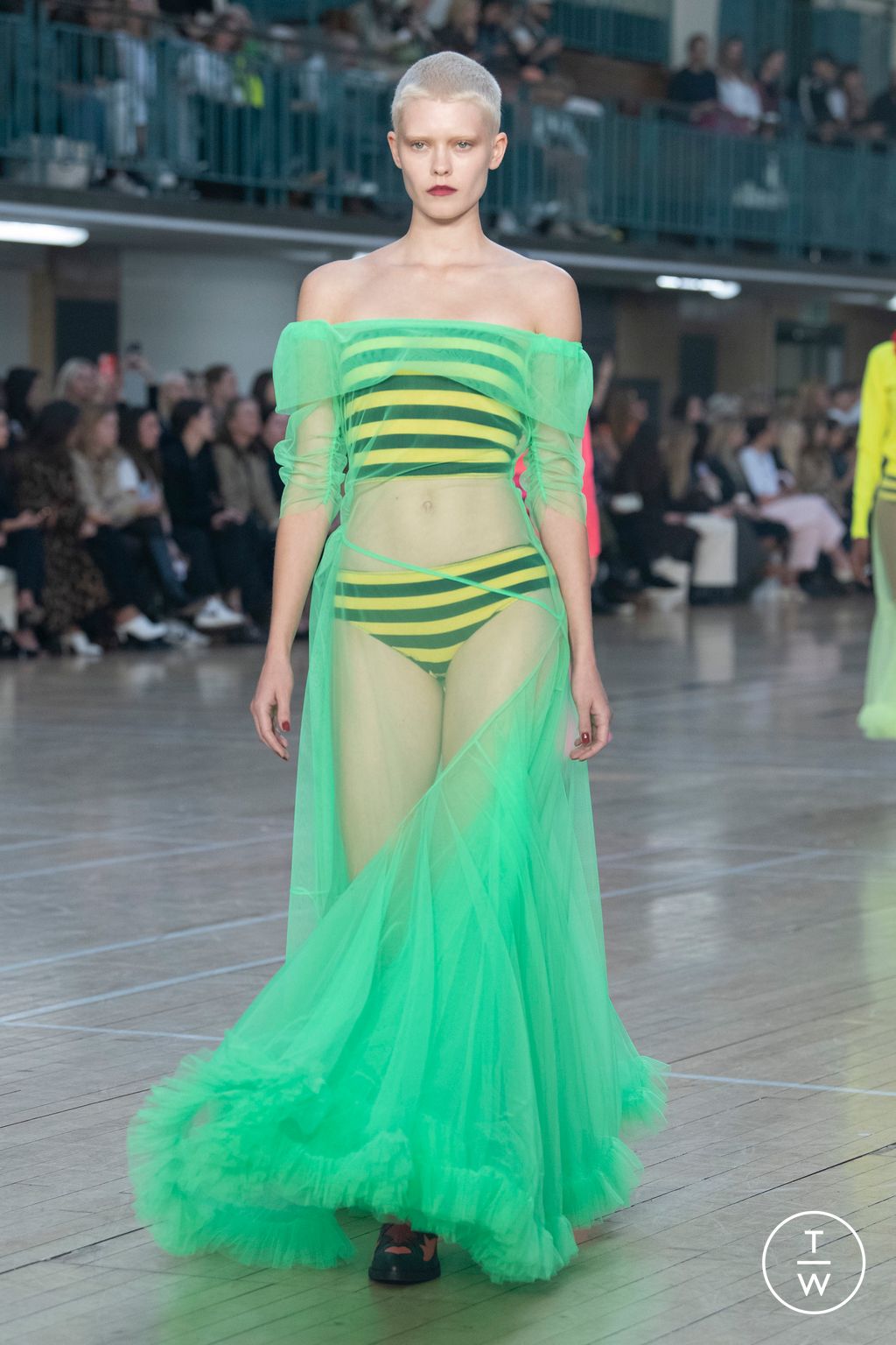 Fashion Week London Spring/Summer 2023 look 34 from the Molly Goddard collection 女装