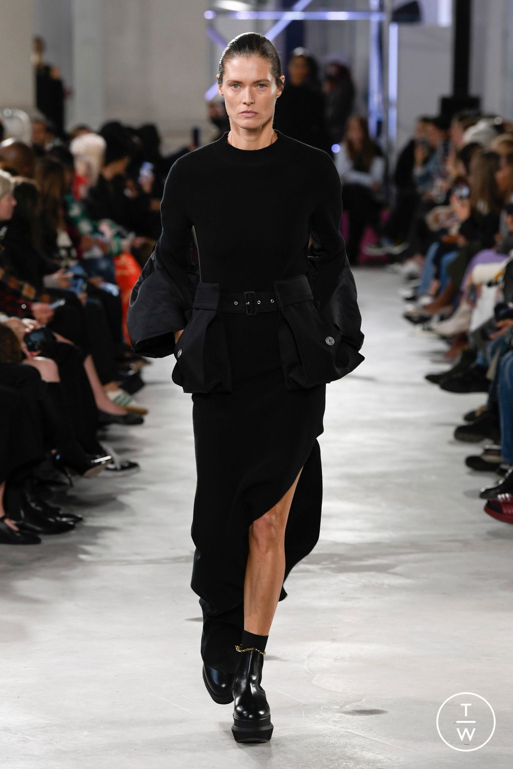 Fashion Week Paris Spring/Summer 2023 look 27 from the Sacai collection 女装