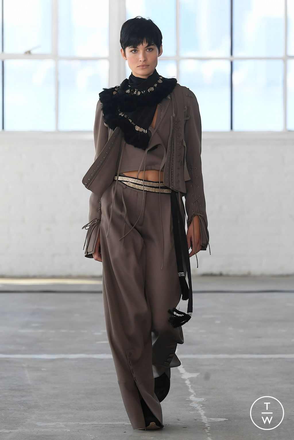 Fashion Week New York Spring/Summer 2023 look 38 from the Altuzarra collection 女装