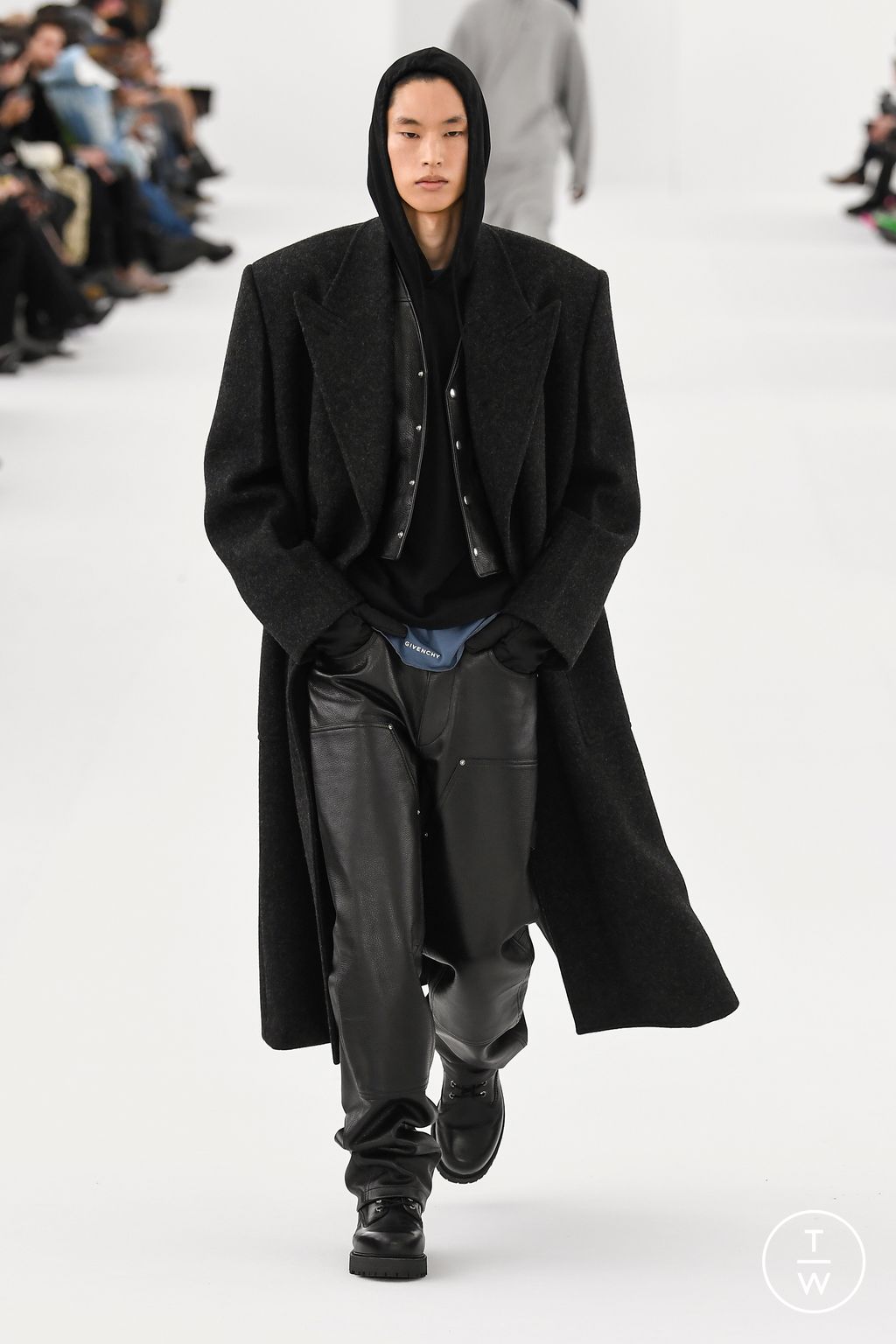 Fashion Week Paris Fall/Winter 2023 look 22 from the Givenchy collection menswear