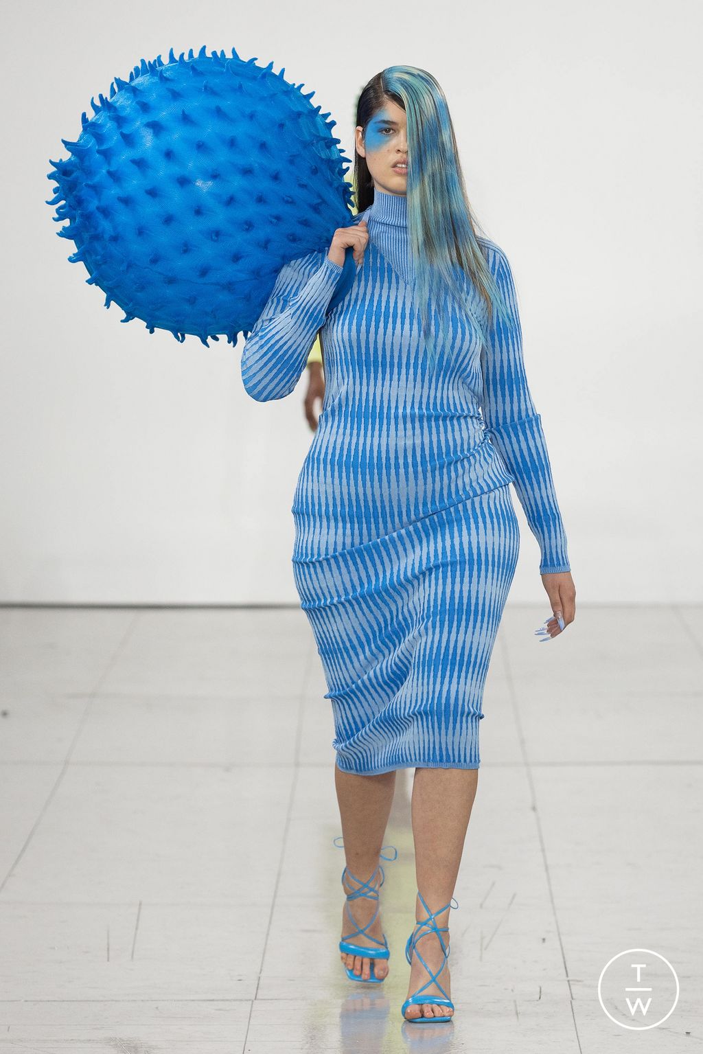 Fashion Week London Spring/Summer 2023 look 19 from the Chet Lo collection womenswear