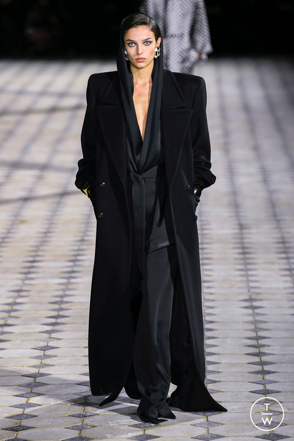 Fashion Week Paris Spring/Summer 2023 look 47 from the Saint Laurent collection 女装