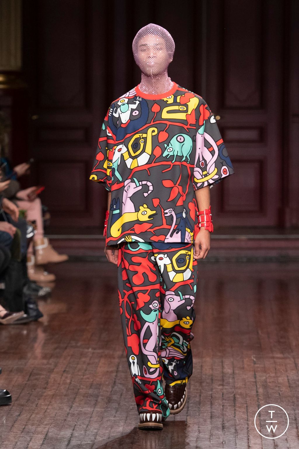 Fashion Week Paris Fall/Winter 2023 look 55 from the Walter Van Beirendonck collection menswear