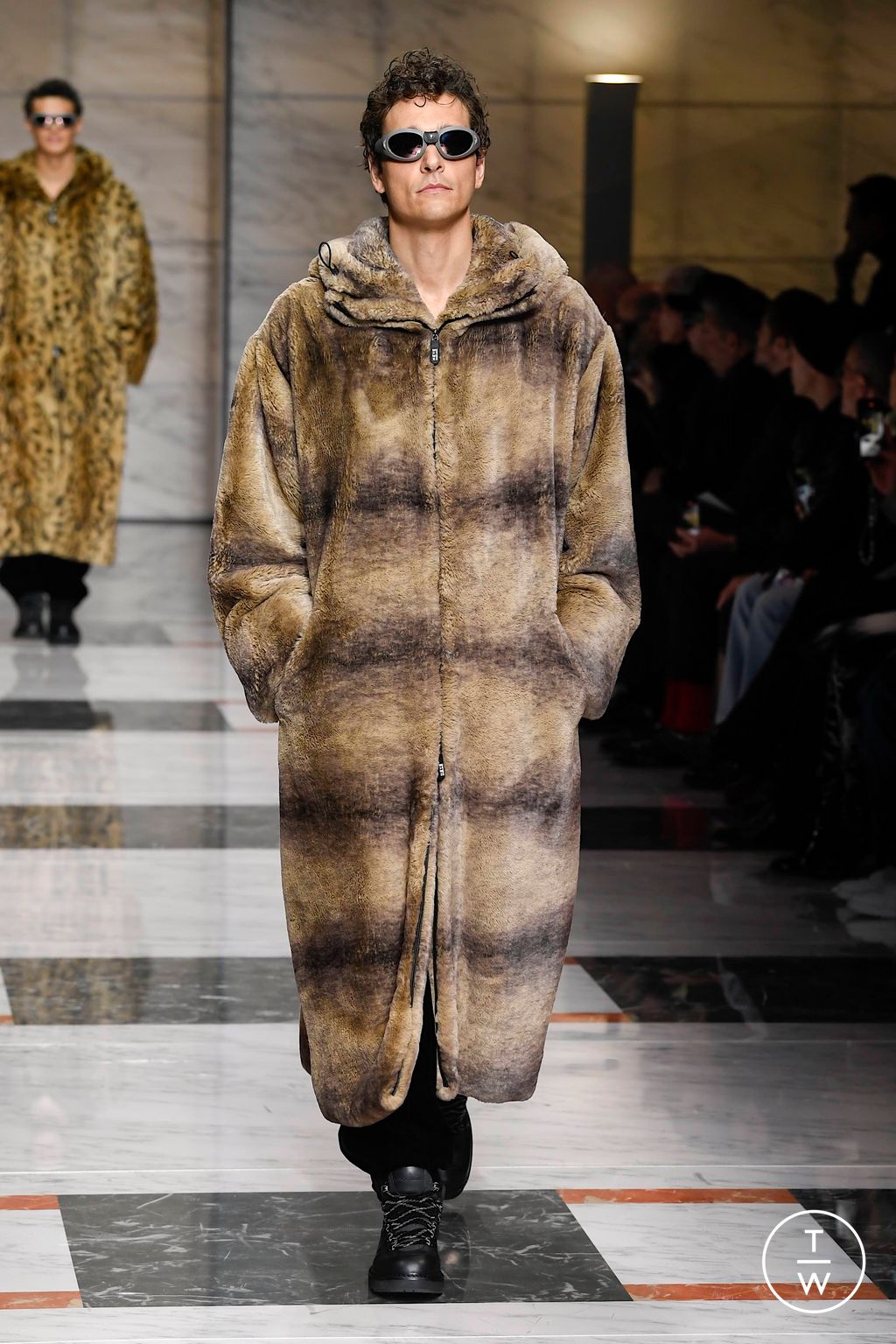 Fashion Week Milan Fall/Winter 2023 look 12 de la collection Giorgio Armani menswear