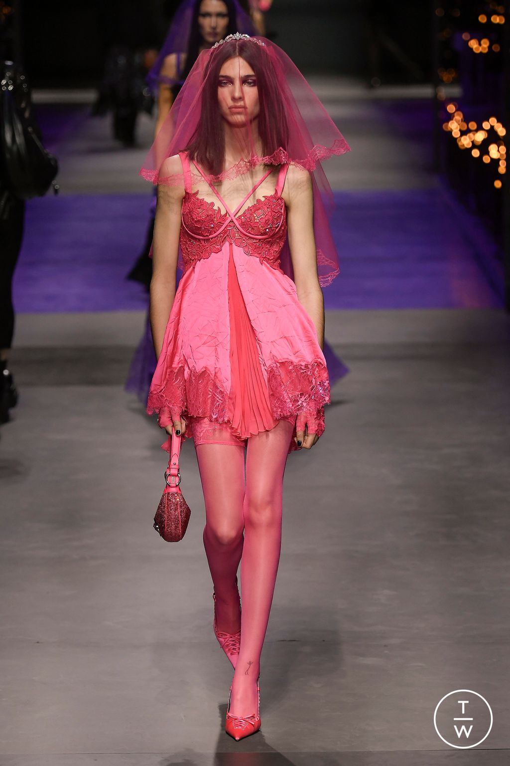Fashion Week Milan Spring/Summer 2023 look 53 de la collection Versace womenswear