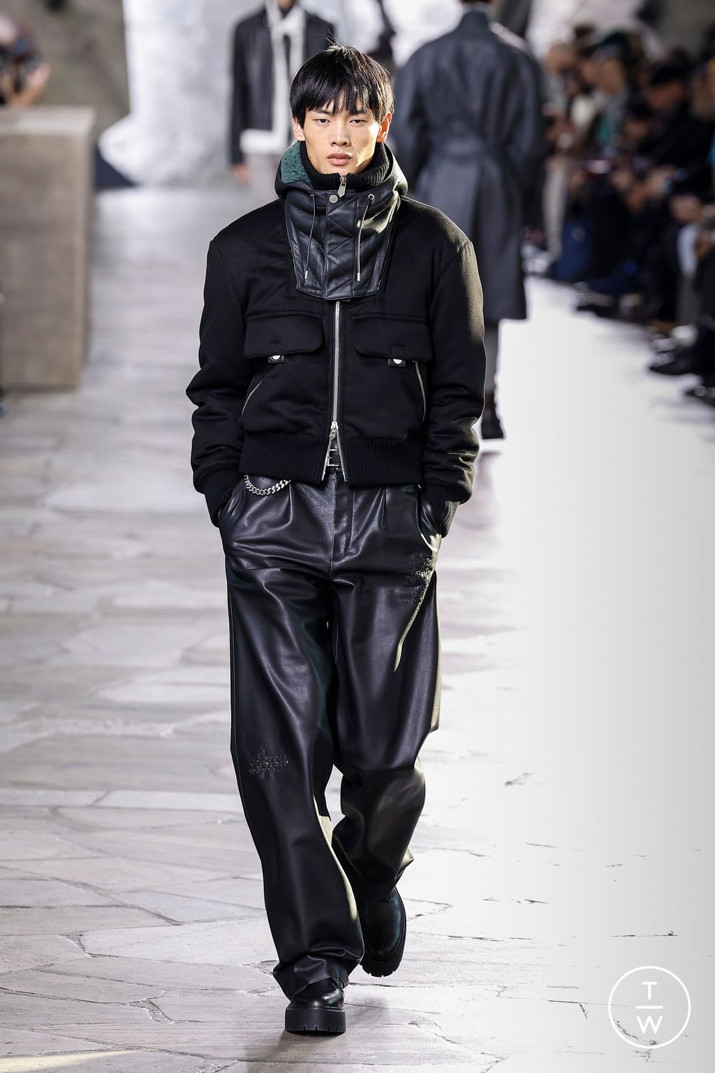 Fashion Week Paris Fall/Winter 2023 look 4 from the Hermès collection menswear