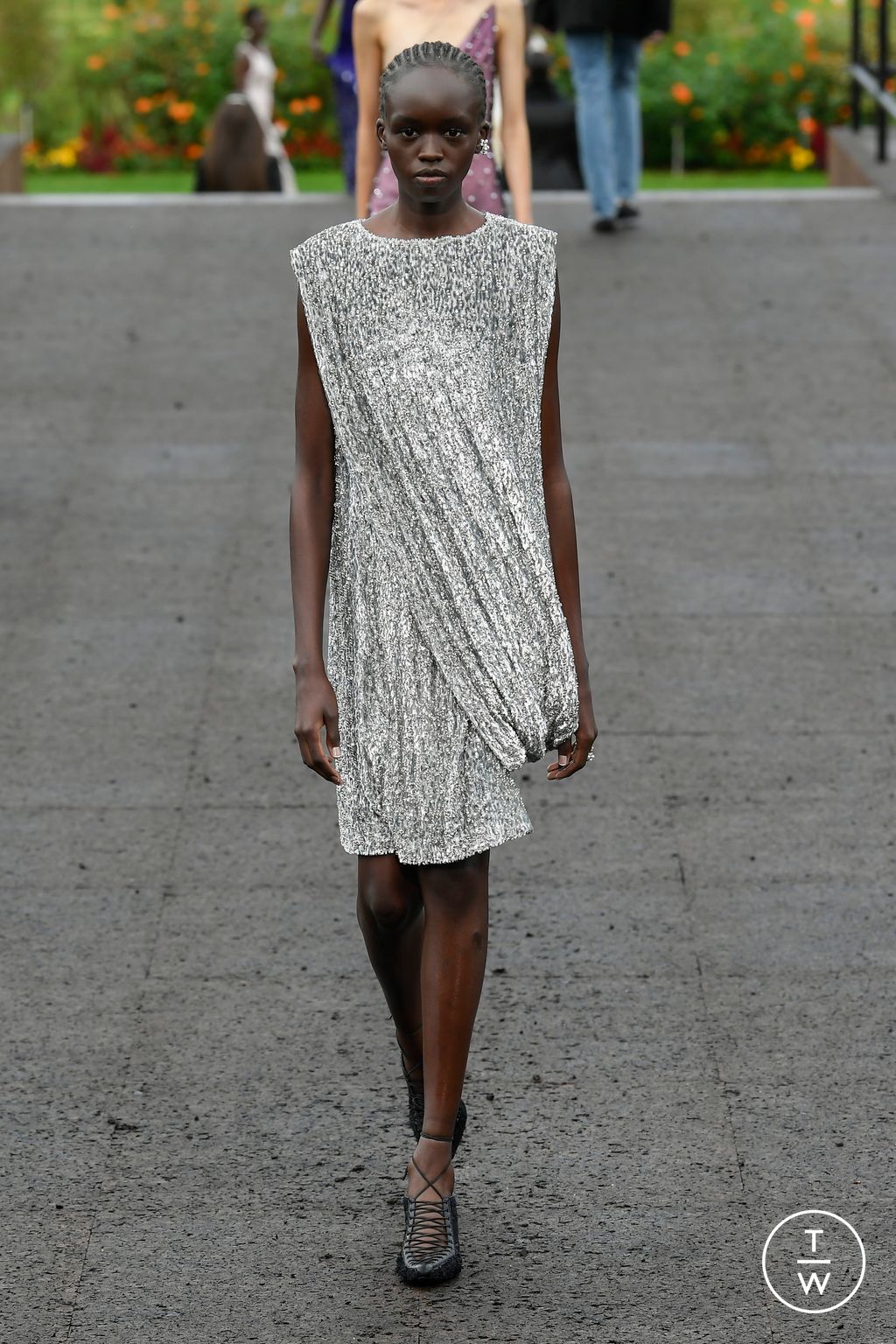Fashion Week Paris Spring/Summer 2023 look 38 from the Givenchy collection womenswear