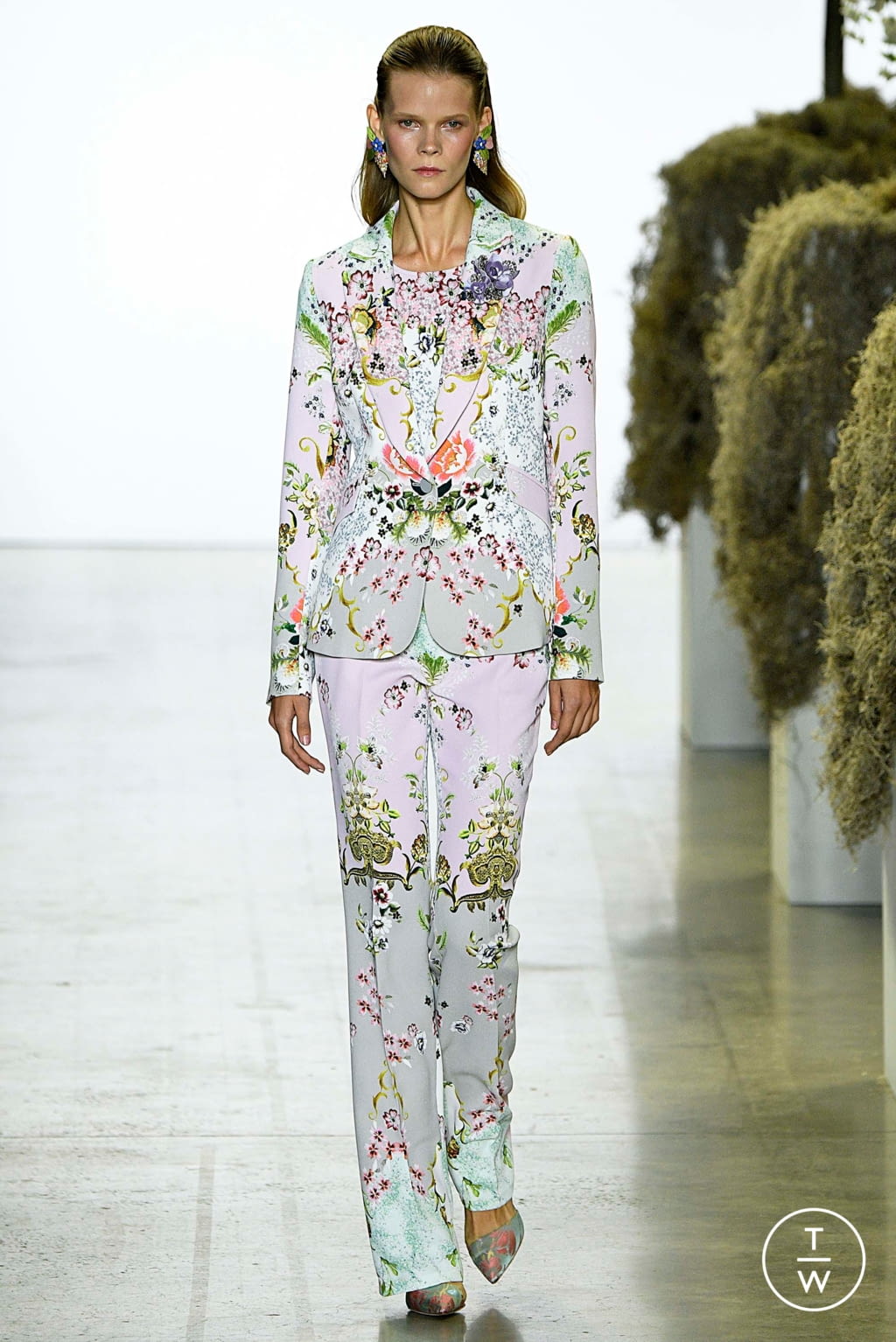 Fashion Week New York Spring/Summer 2019 look 1 from the Badgley Mischka collection womenswear