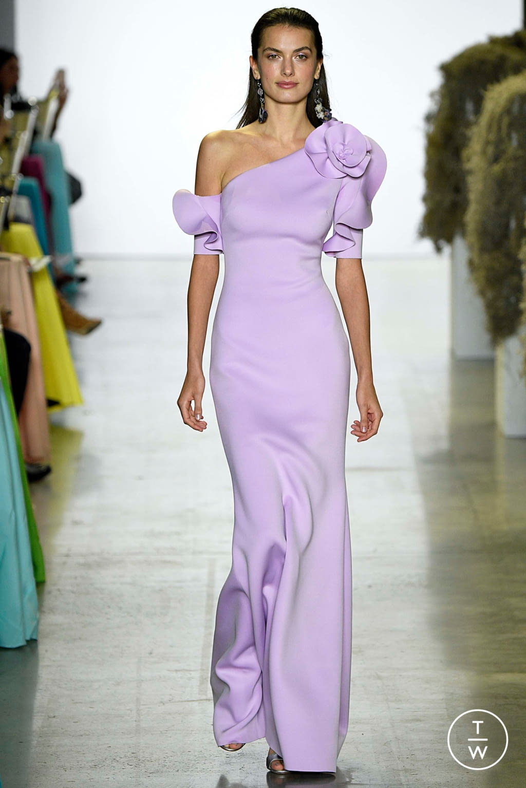 Fashion Week New York Spring/Summer 2019 look 4 from the Badgley Mischka collection womenswear