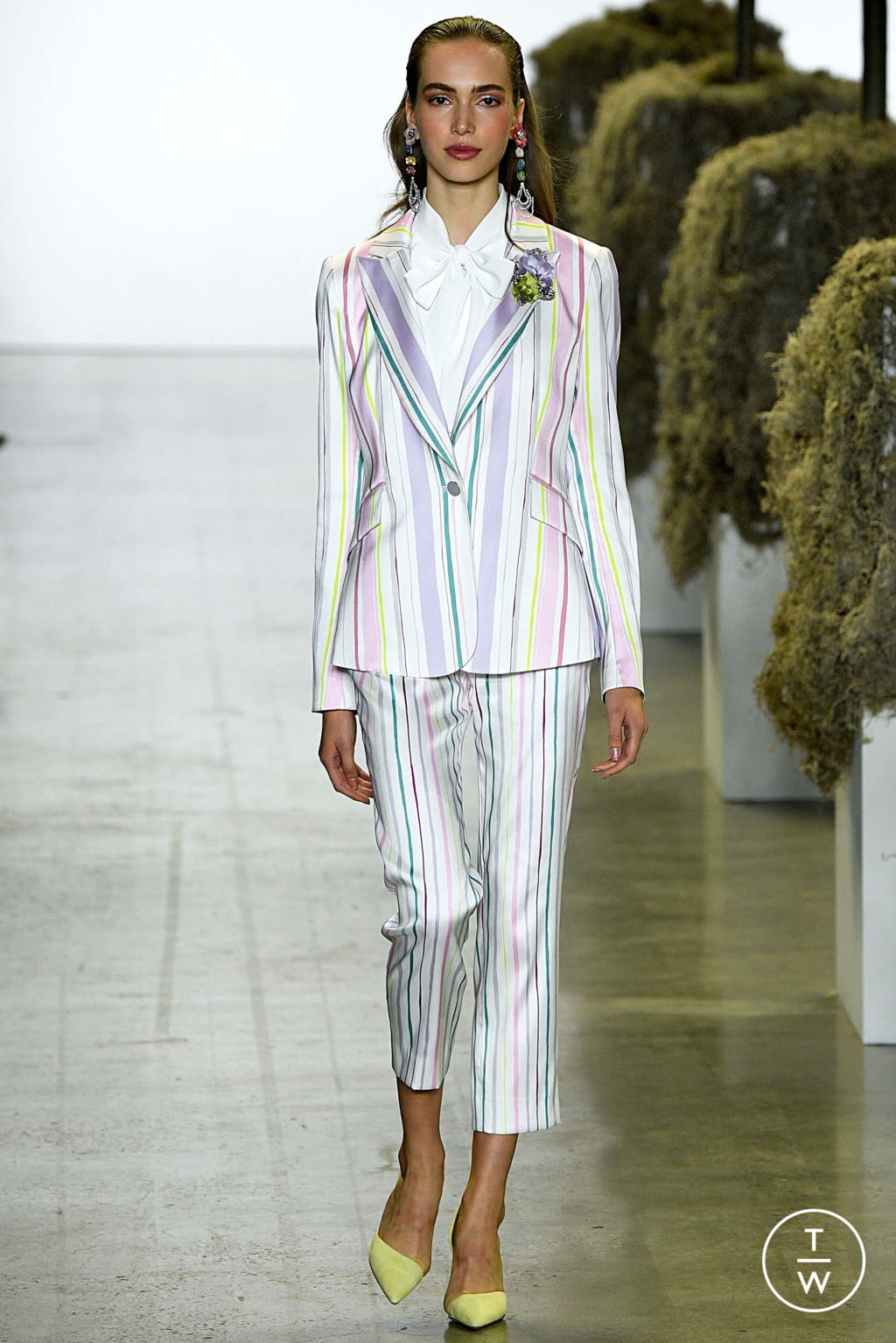 Fashion Week New York Spring/Summer 2019 look 5 from the Badgley Mischka collection womenswear