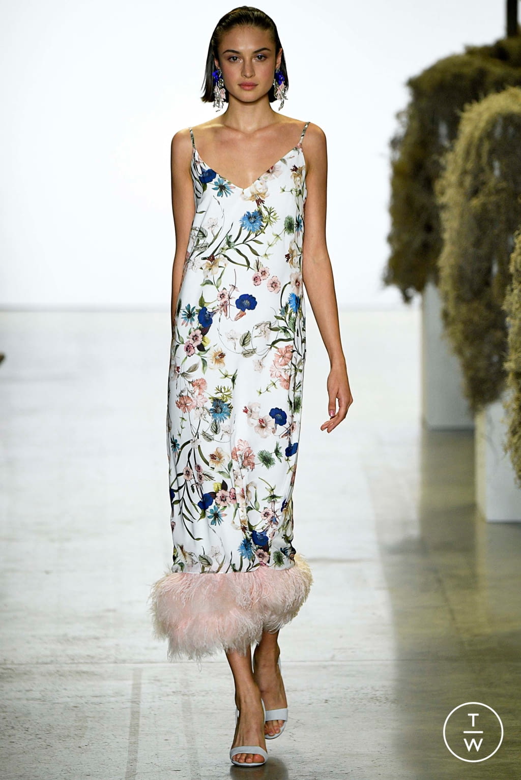 Fashion Week New York Spring/Summer 2019 look 17 from the Badgley Mischka collection 女装