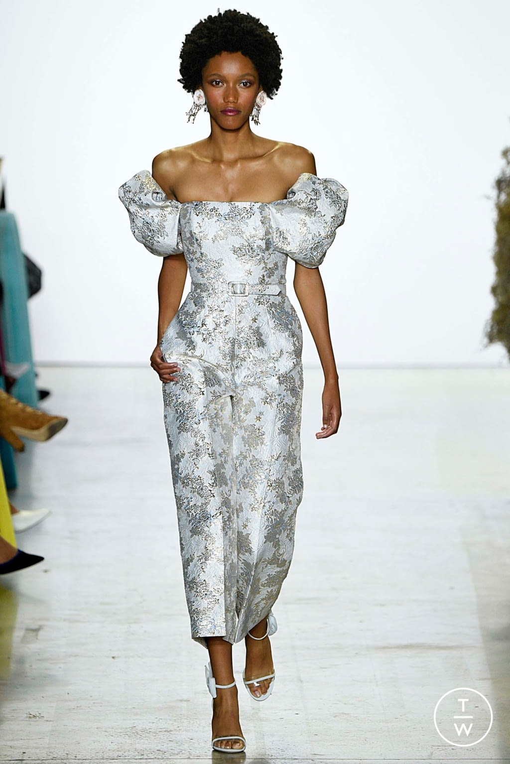 Fashion Week New York Spring/Summer 2019 look 21 from the Badgley Mischka collection 女装