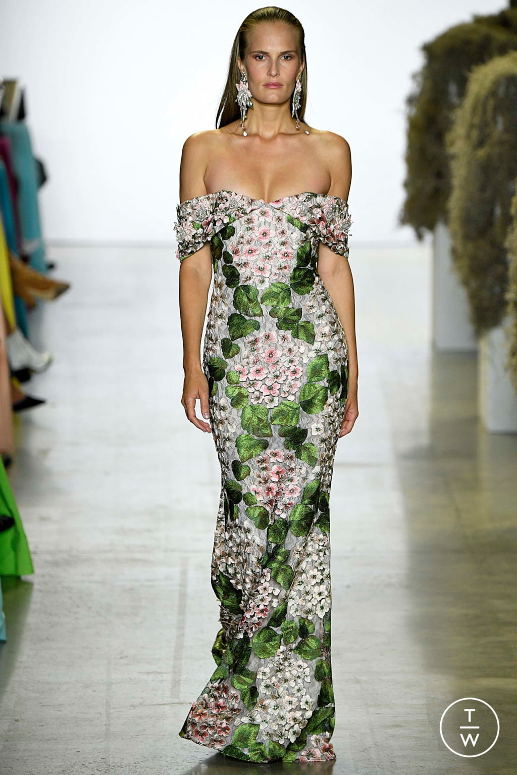 Fashion Week New York Spring/Summer 2019 look 25 from the Badgley Mischka collection womenswear