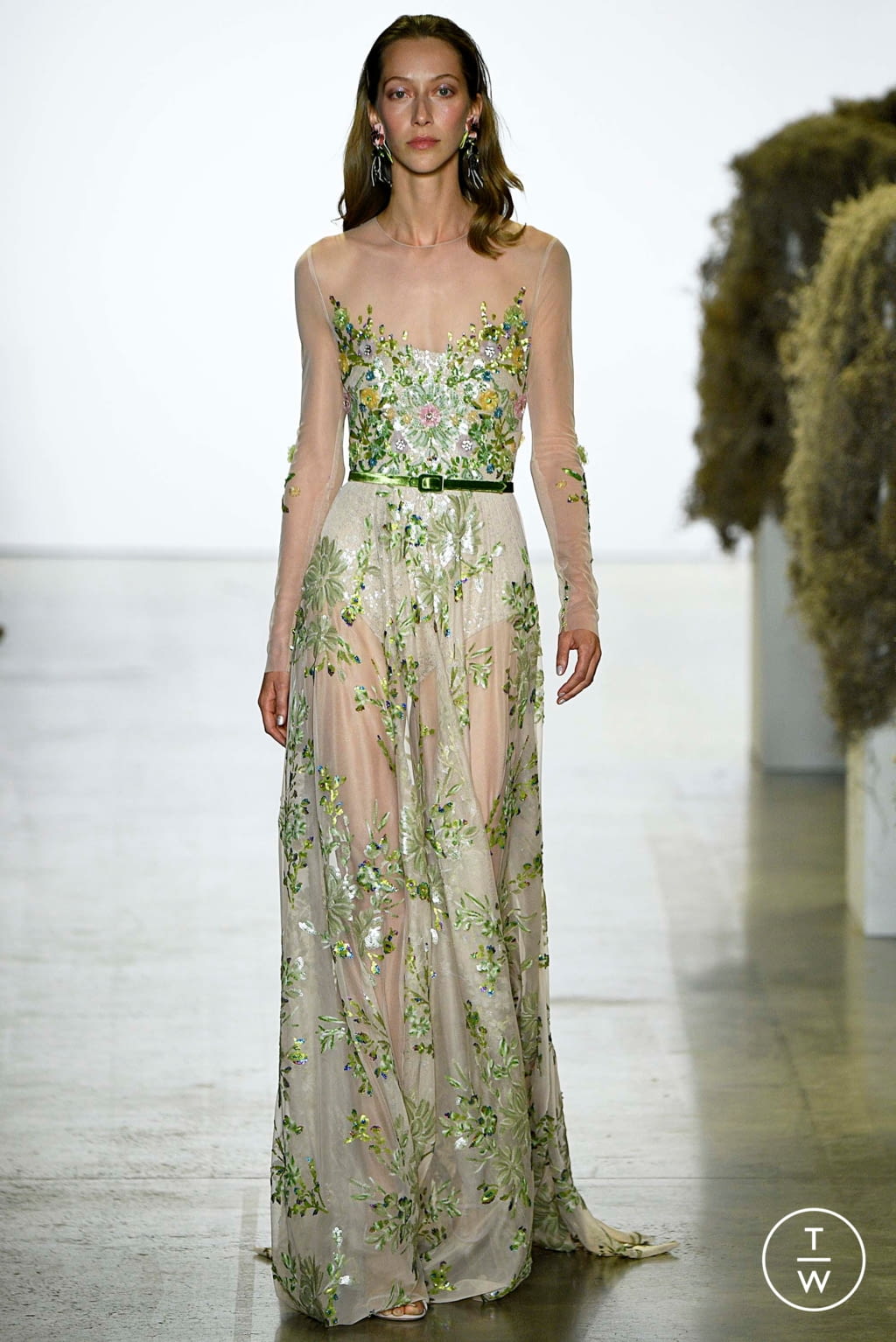 Fashion Week New York Spring/Summer 2019 look 30 from the Badgley Mischka collection 女装