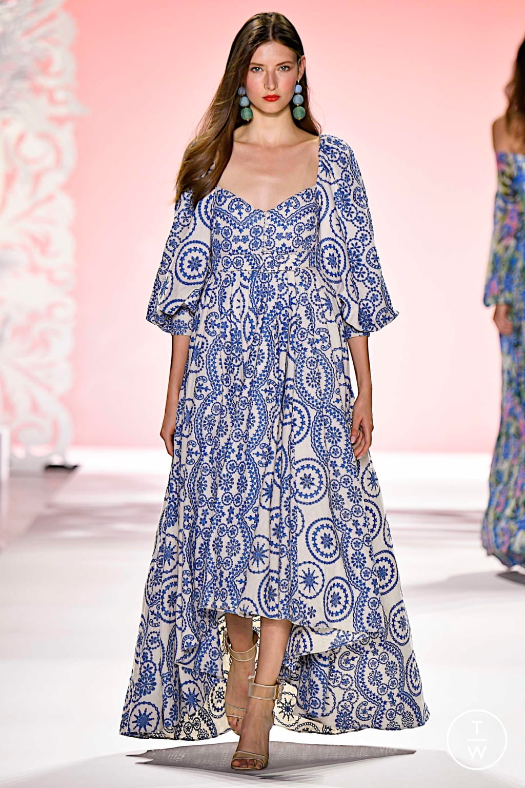 Fashion Week New York Spring/Summer 2020 look 26 from the Badgley Mischka collection 女装