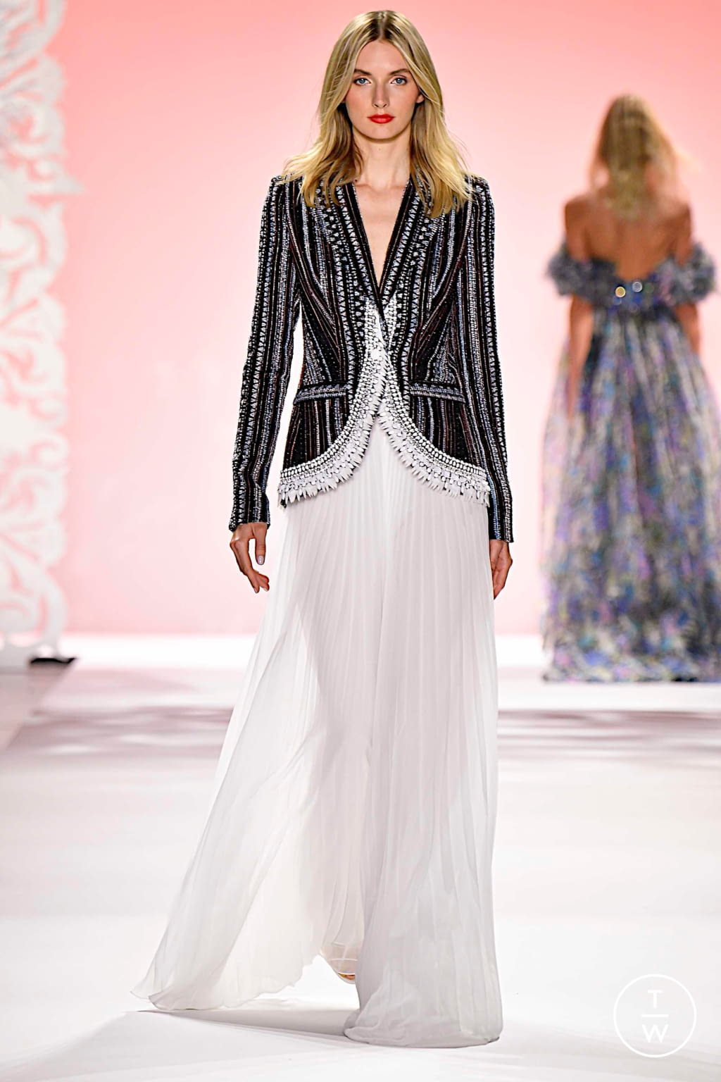 Fashion Week New York Spring/Summer 2020 look 27 from the Badgley Mischka collection 女装