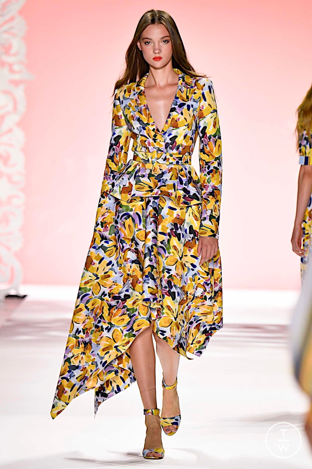 Fashion Week New York Spring/Summer 2020 look 33 from the Badgley Mischka collection 女装