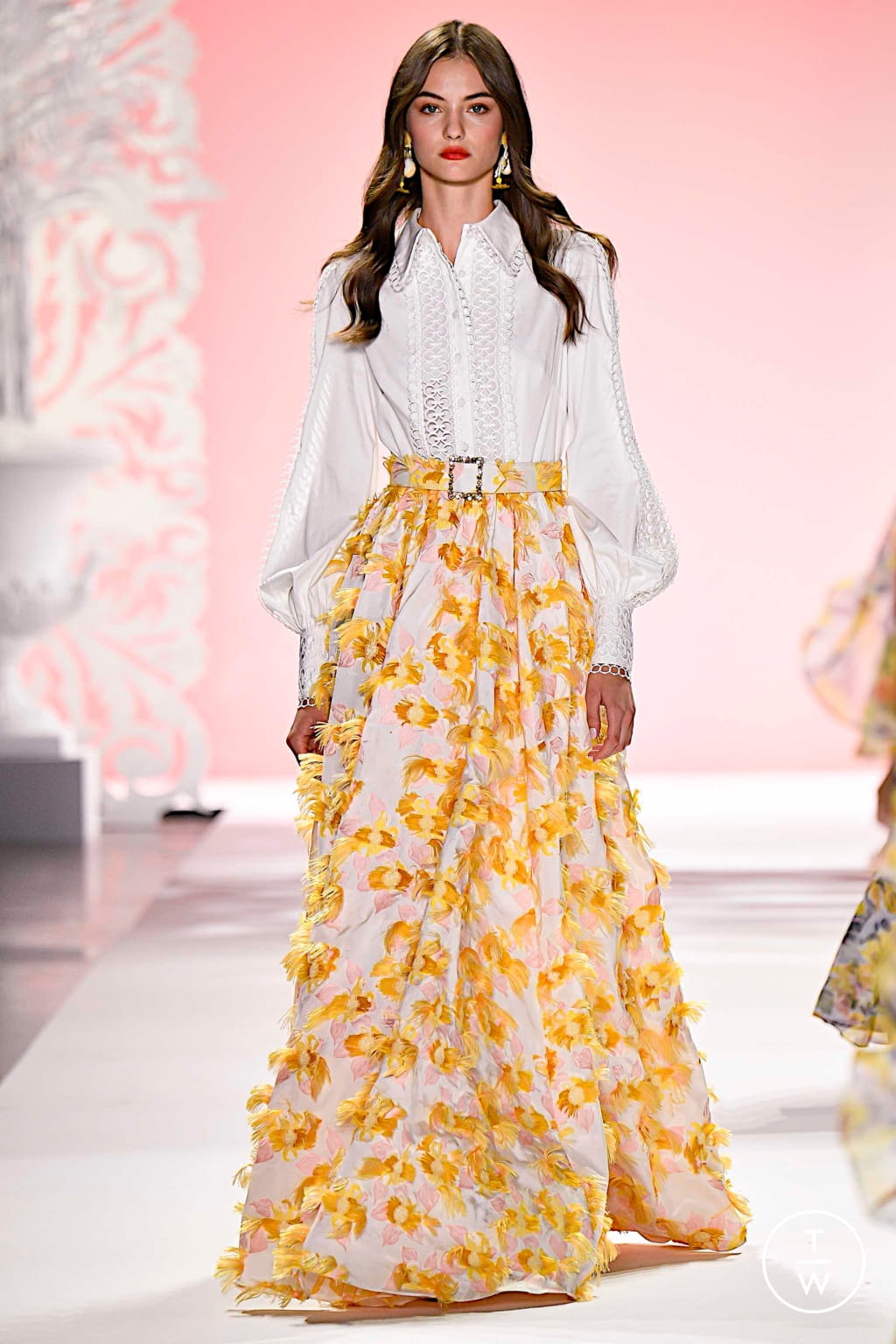 Fashion Week New York Spring/Summer 2020 look 36 from the Badgley Mischka collection 女装