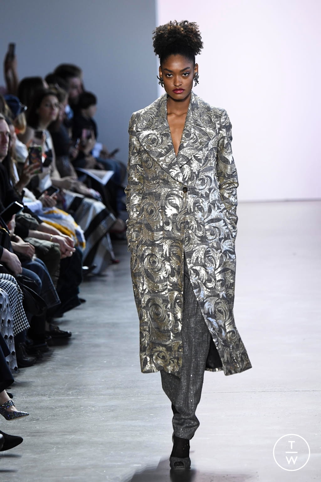 Fashion Week New York Fall/Winter 2020 look 4 from the Badgley Mischka collection womenswear